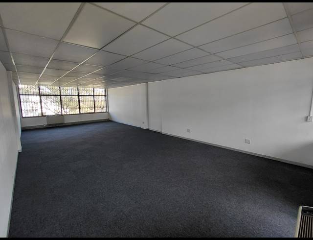 68M² OFFICE TO LET IN VORNA VALLEY